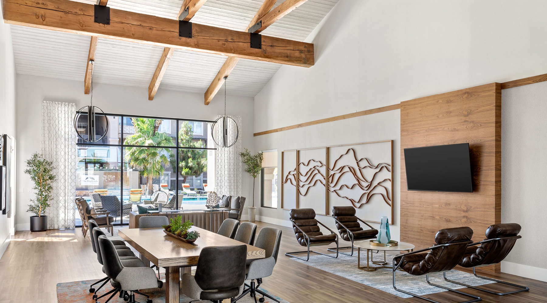 Quick access to state-of-the-art amenities Spacious, well-lit lounge